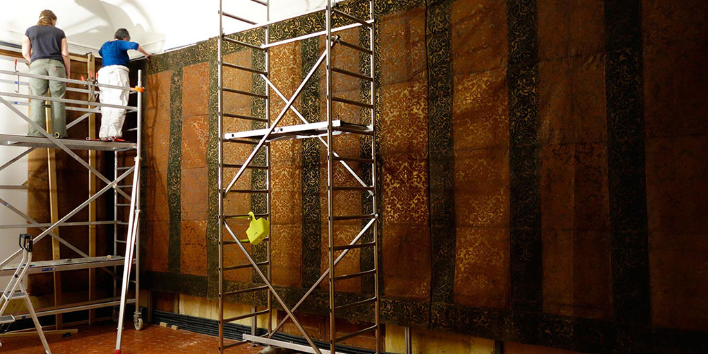 Photo 2 Installation of the flocked leather panels in the exhibition room (Musée du Vieil Aix, Aix-en-Provence).